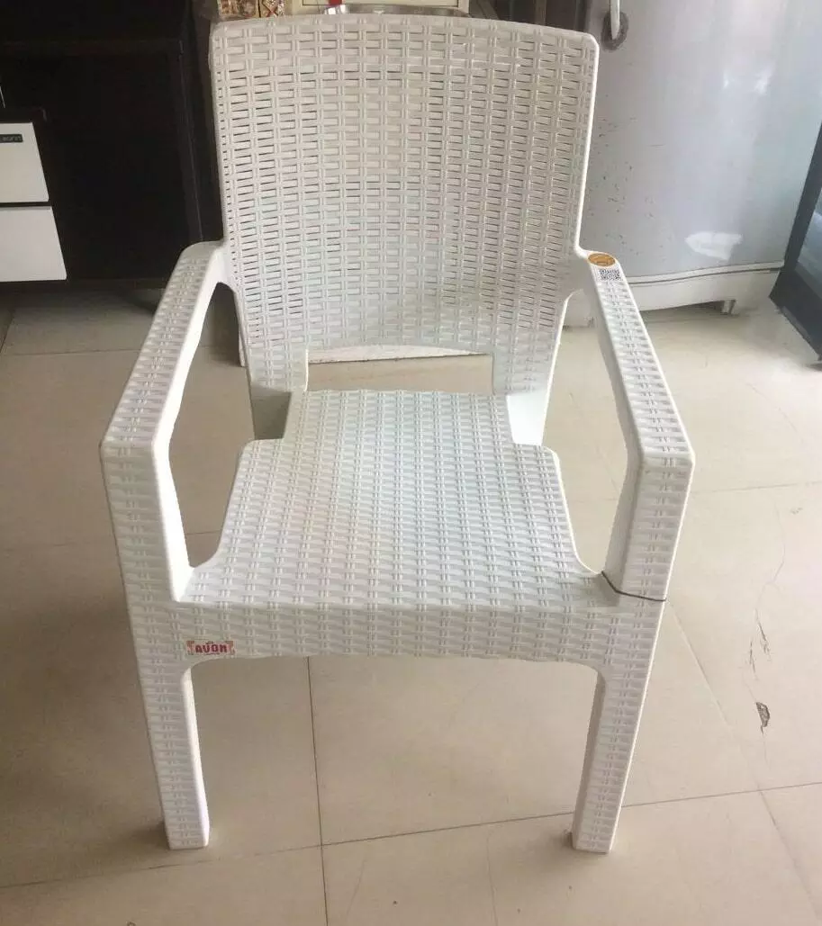 Buy plastic chairs online at lowest price